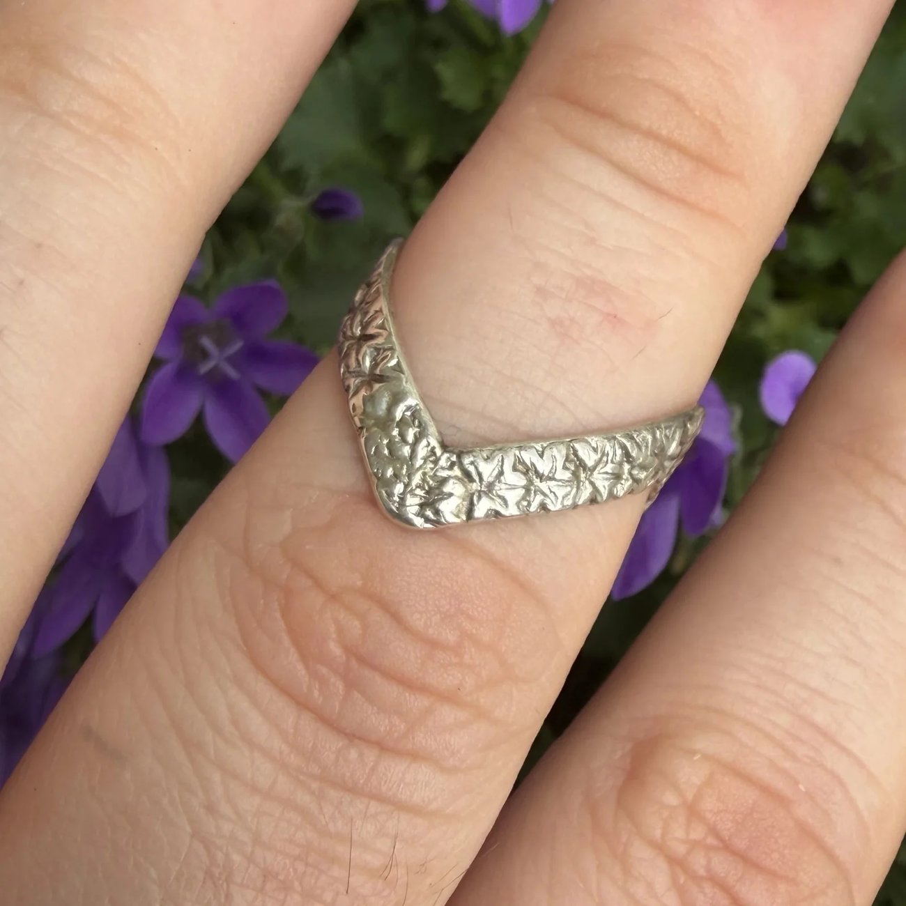 Vintage Sterling Silver Wishbone Ring Floral Engraved Band Lucky Stacking Chevron - 2
