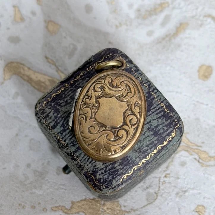 Antique Victorian Gilt Brass Locket Engraved Scrollwork Photo Pendant Oval