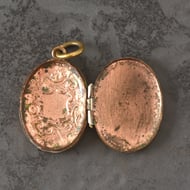 Antique Victorian Gilt Brass Locket Engraved Scrollwork Photo Pendant Oval - 4