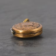 Antique Victorian Gilt Brass Locket Engraved Scrollwork Photo Pendant Oval - 6
