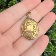 Antique Victorian Gilt Brass Locket Engraved Scrollwork Photo Pendant Oval - 2
