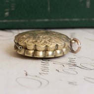 Antique Edwardian Rolled Gold Locket Round Engraved Fan Floral Photo Pendant Charm - 5