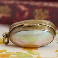 Antique Nacre Pendant Locket Mother of Pearl Victorian Pinchbeck - 8