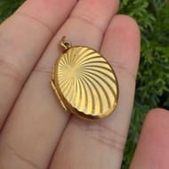 Vintage 9ct Rolled Gold Oval Locket Double Photo Pendant - 2