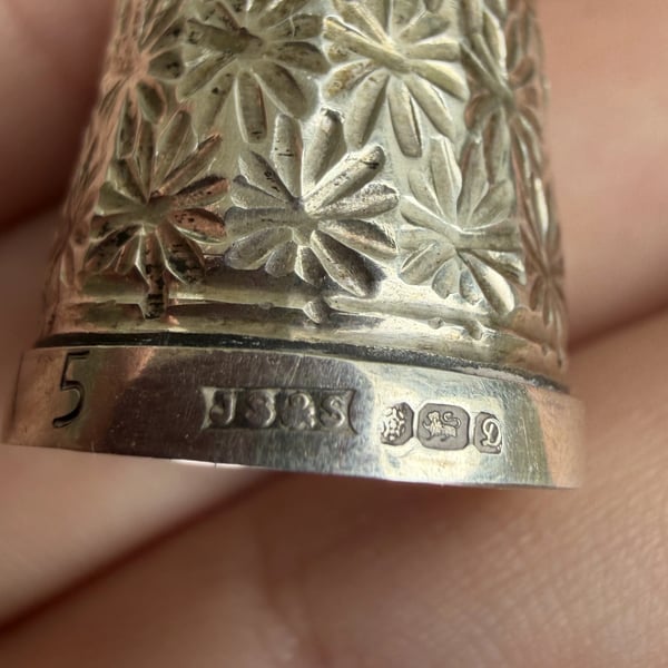 Vintage Sterling Silver Thimble 1978 James Swann Son Hallmarked Floral Daisy Size 5 - 2