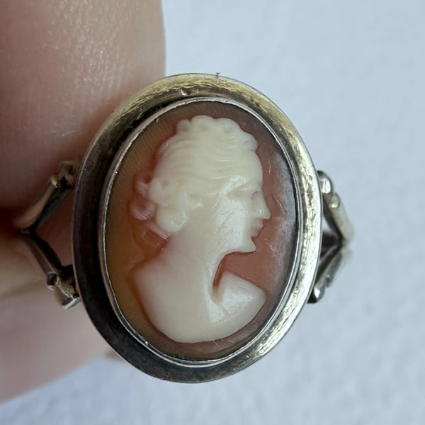Vintage Silver Cameo Ring Carved Lady Portrait Shell Oval Bezel Ladies - 2