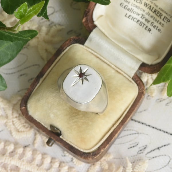 Vintage Sterling Silver Garnet Star Set Signet Ring Red Stone Chunky Unisex