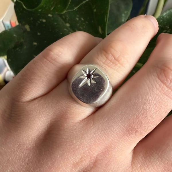 Vintage Sterling Silver Garnet Star Set Signet Ring Red Stone Chunky Unisex - 2