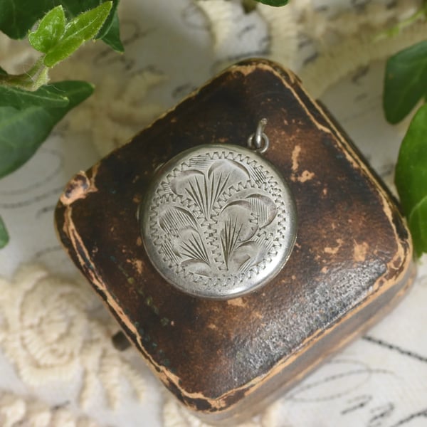 Vintage Sterling Silver Locket Round Engraved Thistle Scottish Photo Pendant Charm