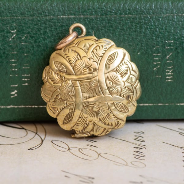 Antique Edwardian Rolled Gold Locket Round Engraved Fan Floral Photo Pendant Charm