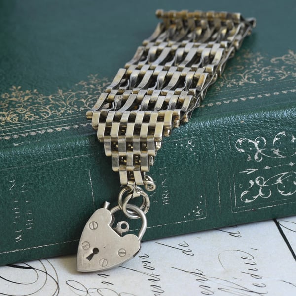 Sterling Silver Gate Bracelet Heart Padlock Clasp Graduated Link Vintage