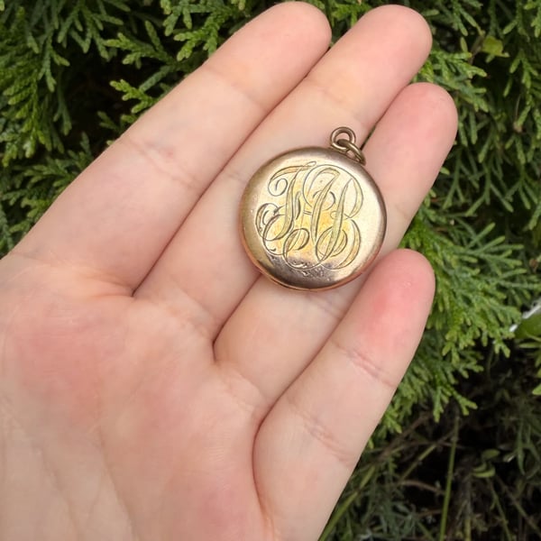 Antique Rolled Gold Photo Locket Pendant Engraved Monogram Round - 2