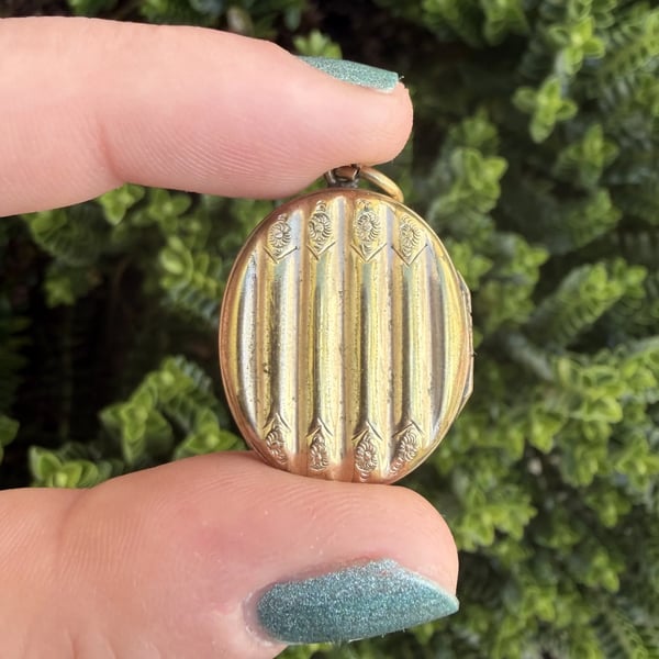 Antique Victorian Rolled Gold Oval Double Photo Locket Glass Pendant - 2