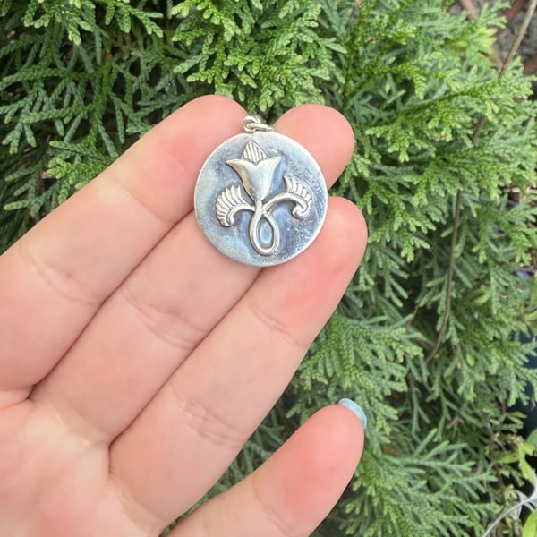 Vintage Sterling Silver George Tarratt Ltd Lily Floral Pendant Round