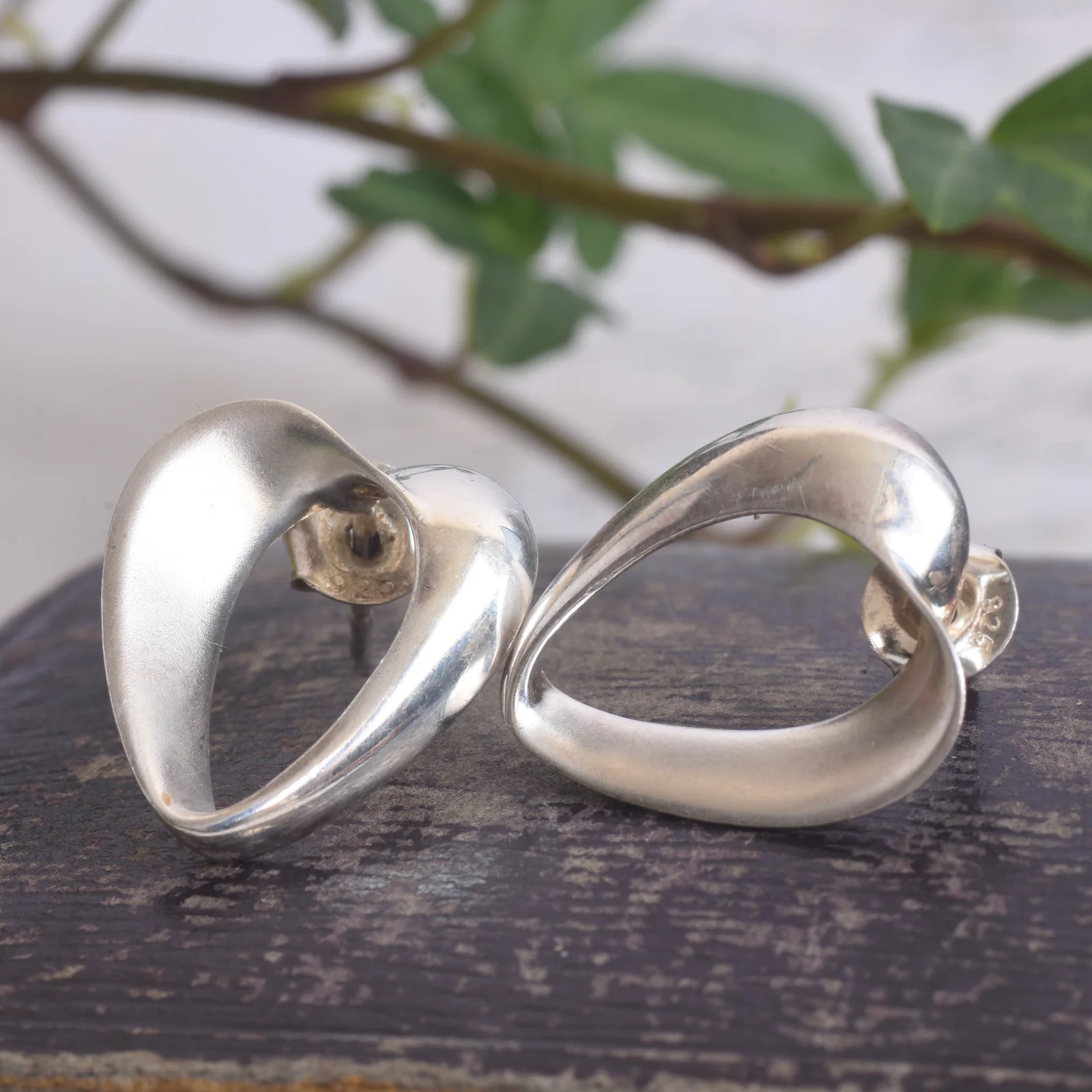 260720B-006 — 260720B-006-6.webp Vintage Sterling Silver Open Heart Stud Earrings Twist Ribbon Modernist Love Polished