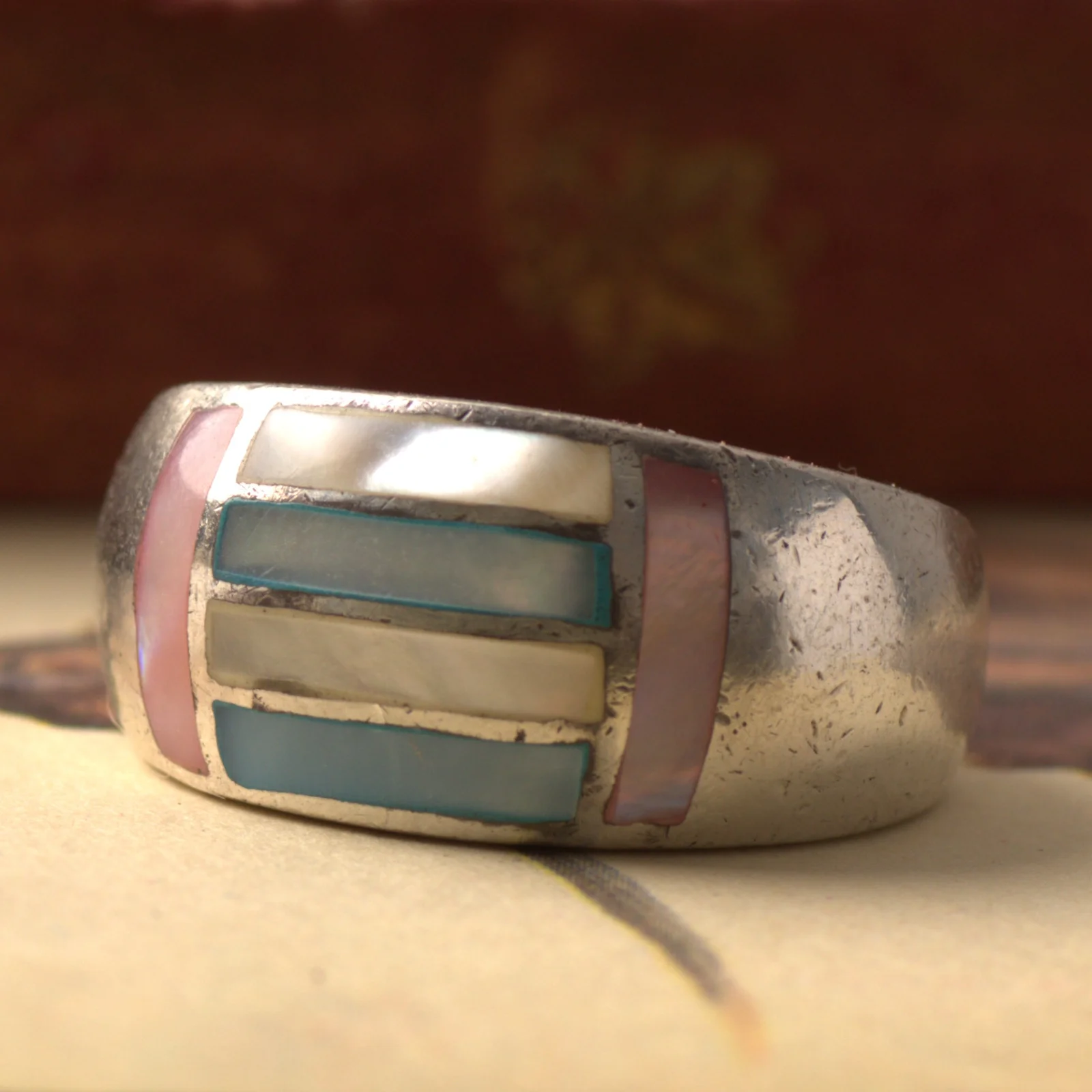 260903B-012 — 260903B-012-14.webp Vintage Sterling Silver Mother of Pearl Chunky Bubble Ring Pink Blue