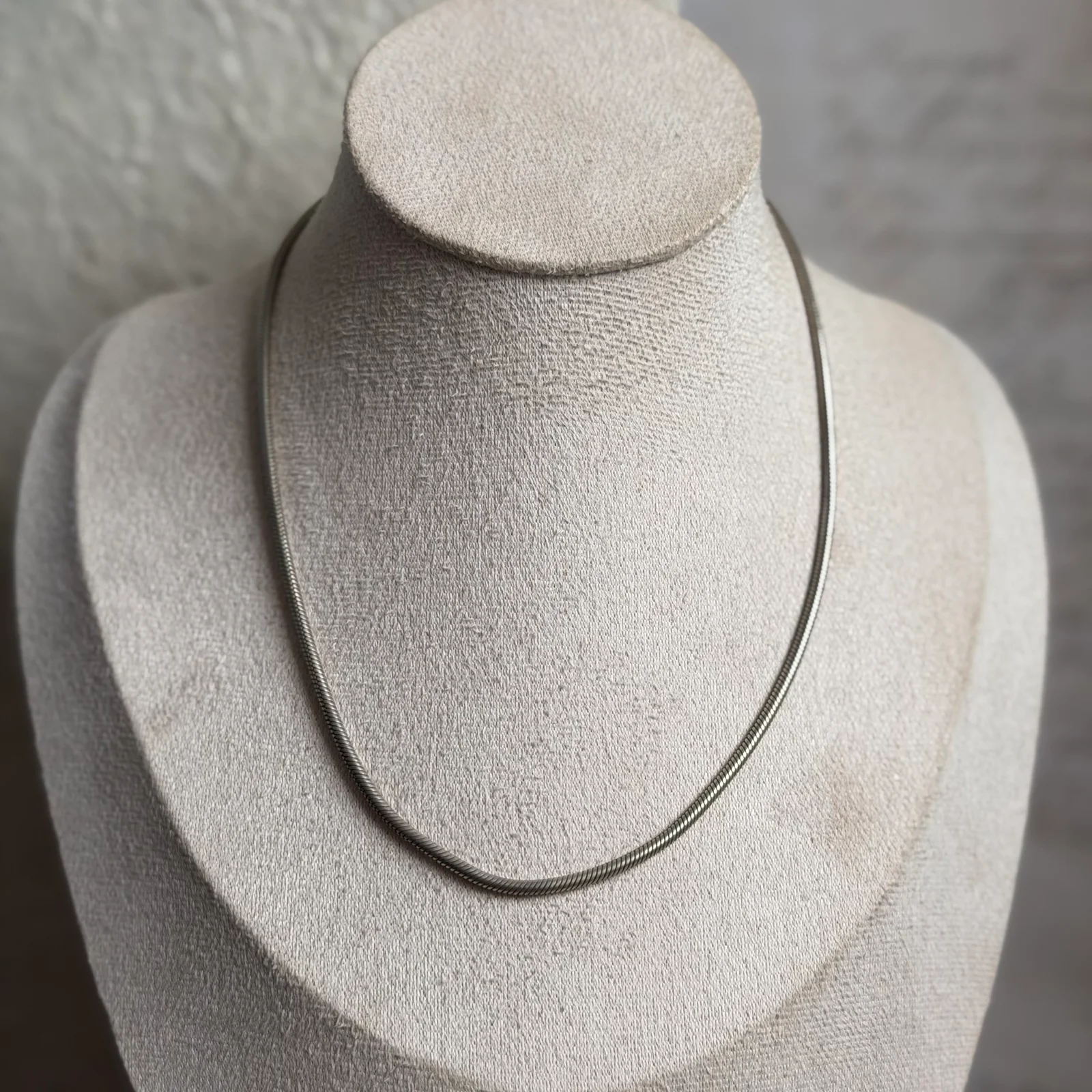 260903C-011 — 260903C-011-1.webp Vintage Sterling Silver Snake Chain Choker 16"