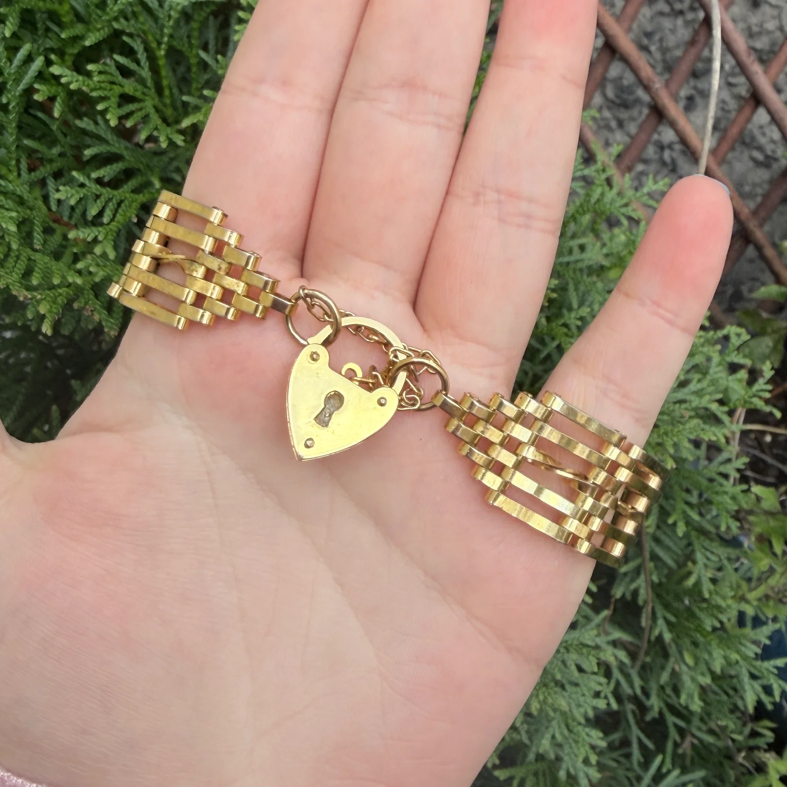 261007A-009 — 261007A-009-2.webp Gold Plate Heart Padlock Gate Bracelet Wide